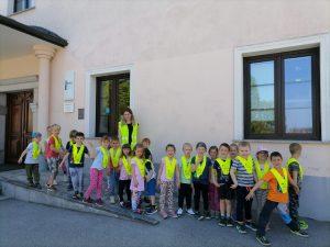 Knjiznica 300x225 - PESTRO DOGAJANJE PRI MEDVEDKIH v maju