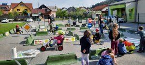 Kolesarcki2 300x135 - PESTRO DOGAJANJE PRI MEDVEDKIH v maju