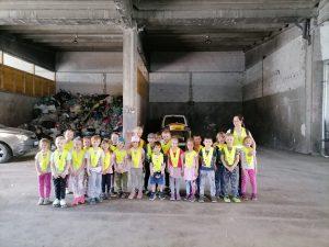 Komunala1 300x225 - PESTRO DOGAJANJE PRI MEDVEDKIH v maju