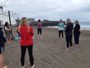 Dejavnosti na obali 300x225 - &Scaron;irjenje obzorij z učenjem na prostem