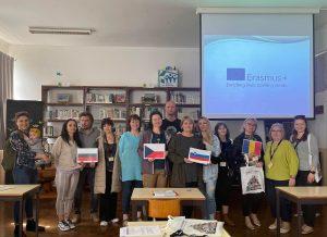 Prvo srecanje udelezencev tecaja 300x218 - &Scaron;irjenje obzorij z učenjem na prostem