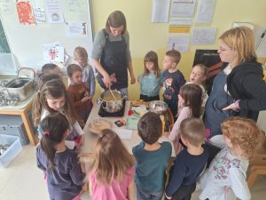 2baf7cf54602ed833300e647c0f0eda8 300x225 - MI&Scaron;KE NA POPOLDANSKI ČAJANKI S STAR&Scaron;I