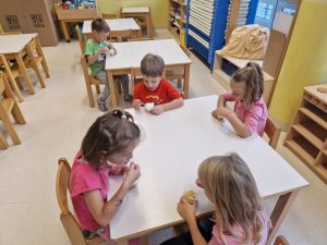 dee1ce7b1eb962732bef04d30e7c16b3 300x225 - Jabolčna pita v kozarcu