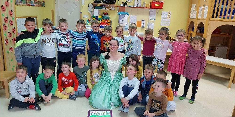 Operna pevka na obisku pri Pikapolonicah