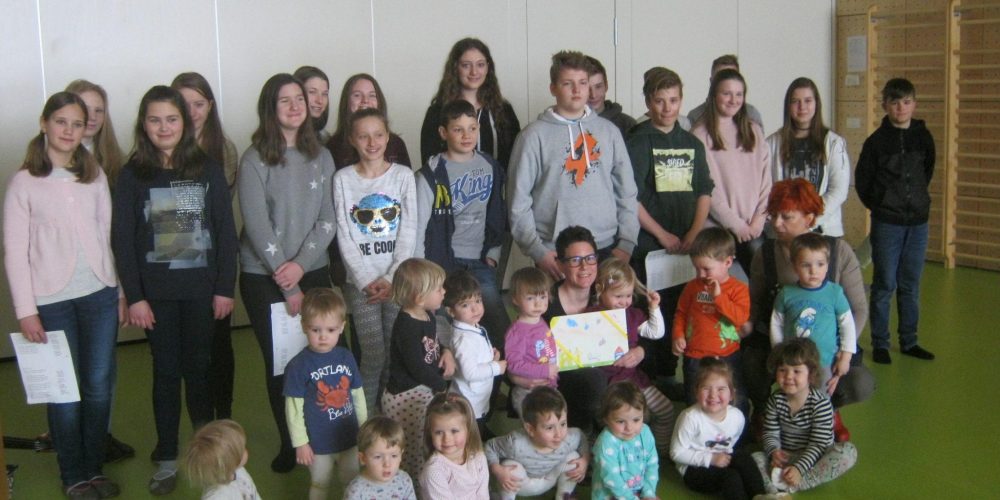 Obisk mladinskega pevskega zbora osnovne šole Notranjski Odred