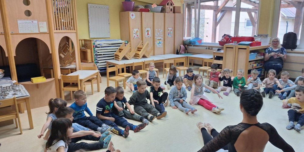 OBISKALA NAS JE BALETKA