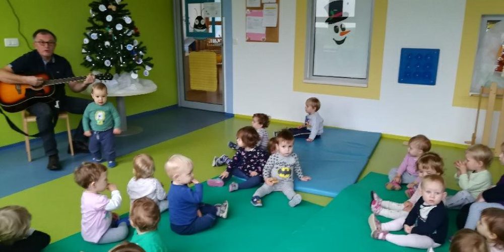 VESELI DECEMBER PRI NAJMLAJŠIH