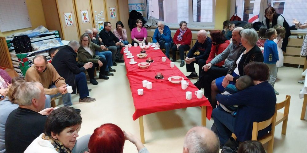 PIKAPOLONICE NA ČAJANKI S STARIMI STARŠI