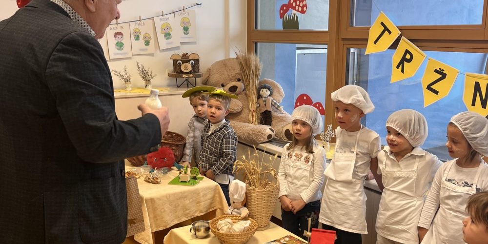 TRADICIONALNI SLOVENSKI ZAJTRK PRI MEDVEDKIH (KEKEC IN SLOVENSKA HRANA)