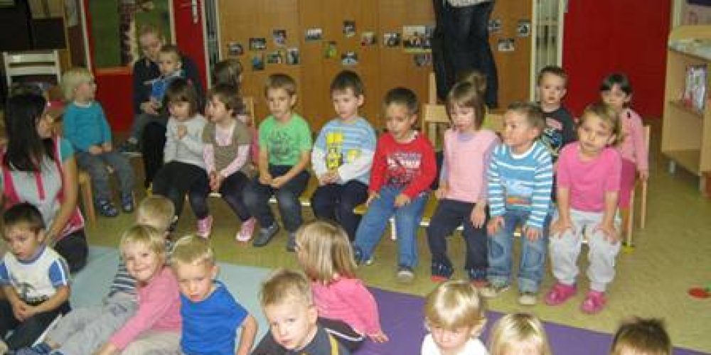 Lutkovna predstava: JABOLKO
